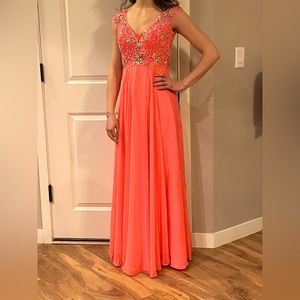 Prom Dress/Formal Dress. Mori Lee, Size 1 - 2. In Like New condition